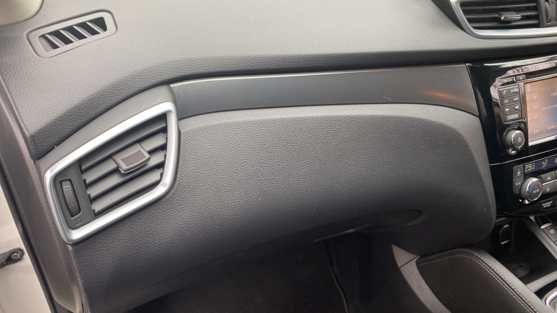 Nissan Qashqai 1.2 DiG-T N-Connecta 5dr Petrol Hatchback